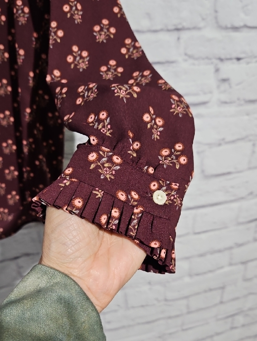 LOFT Maroon Floral Button-Down Blouse - like new - Picture 6 of 8